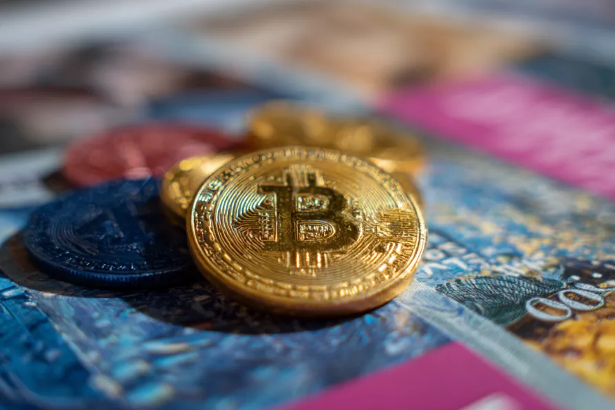 Bitcoin Steadies Above $113K as Gold Hits Record Amid Shutdown Uncertainty